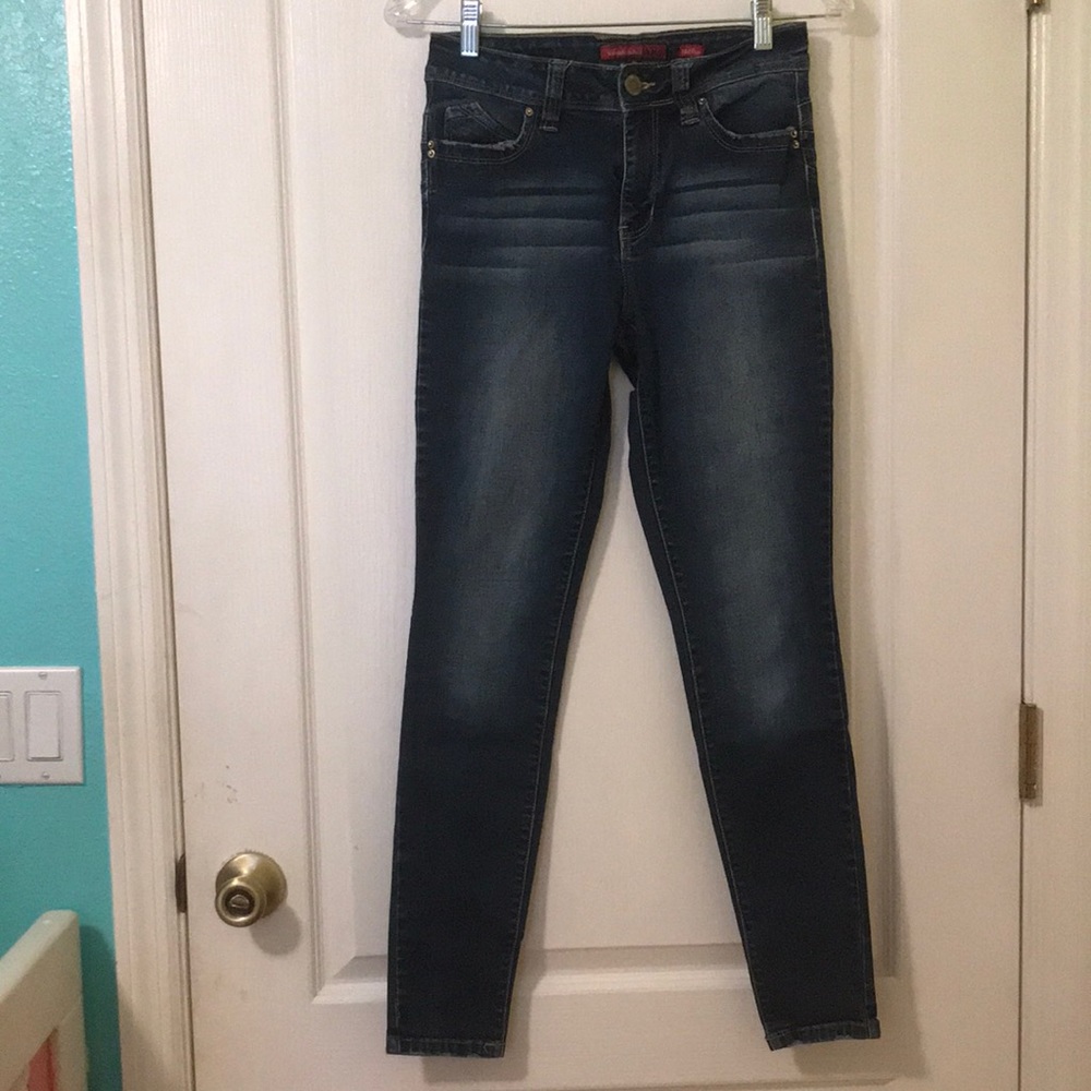 Mid rise blue jeans